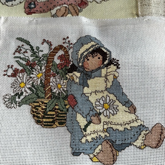 Lot 5 completed counted cross stitch pictures dolls - Picture 6 of 6